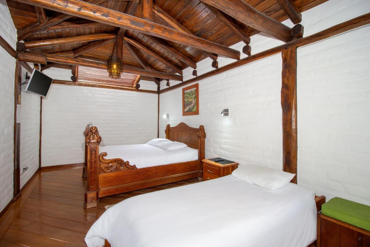 Hotel Ile Banos  Exterior photo